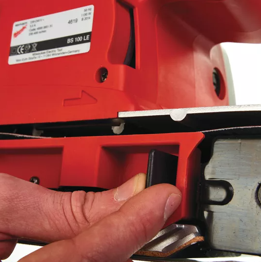 Ленточная шлифмашина Milwaukee BS 100 LE 4933385150