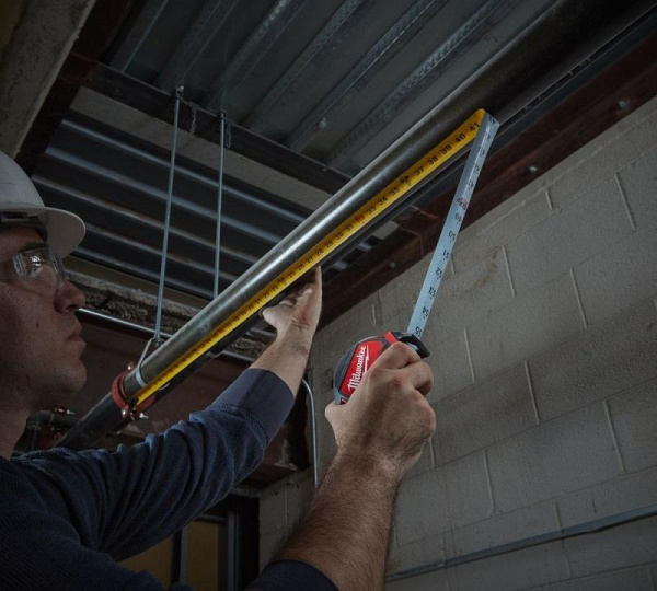 Рулетка Milwaukee ПРЕМИУМ магнитная 8м / ширина 27мм 1шт