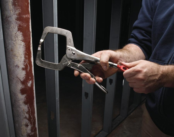 Зажим Milwaukee  Locking hand clamps 11" с подвижными губками