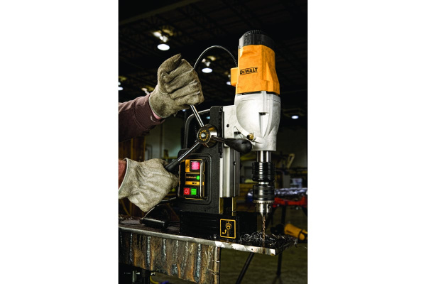 Сверлильная установка на магнитной подошве DeWalt DWE1622K-QS в Екатеринбурге