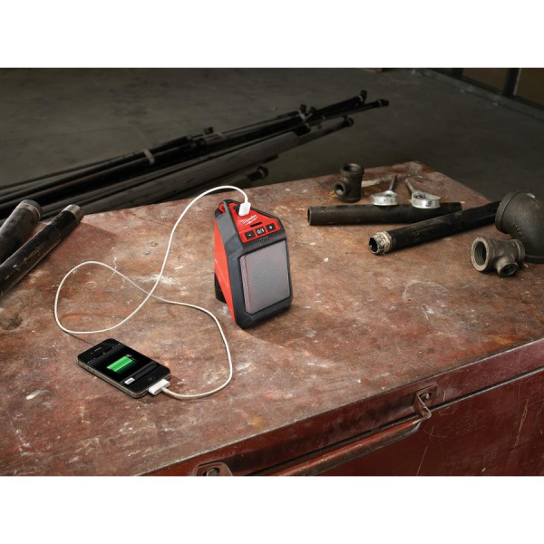 Аккумуляторный радиоприемник BLUETOOTH Milwaukee M12 JSSP-0